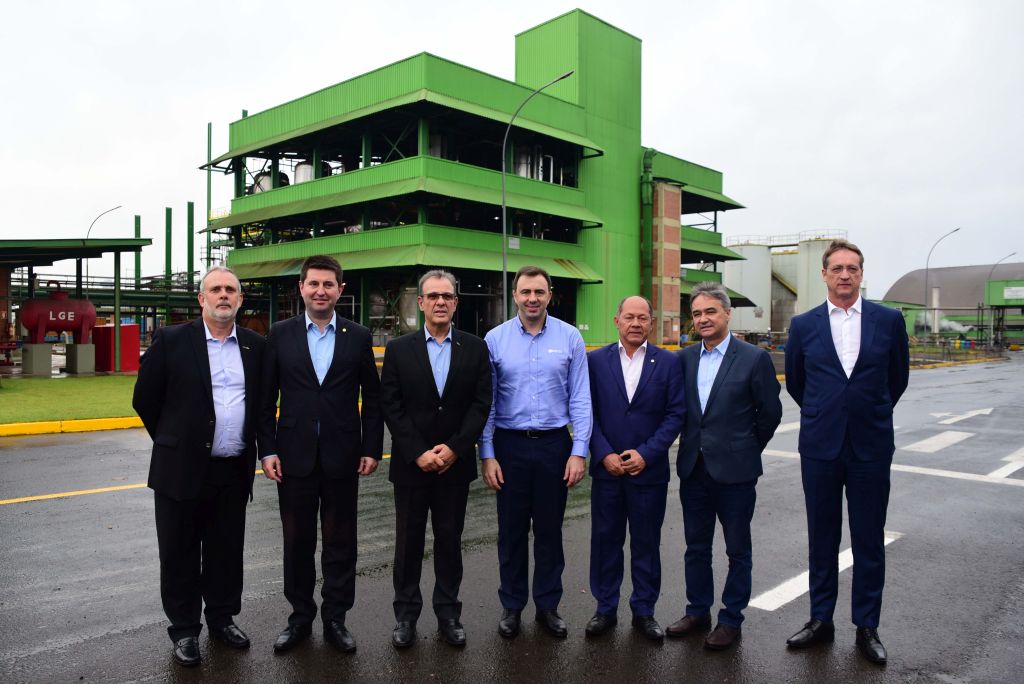 Em Passo Fundo, Bento Albuquerque anuncia adoção do B12