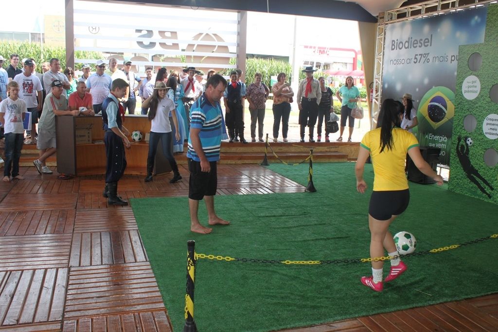 BSBIOS atrai público com apresentação de futebol freestyle