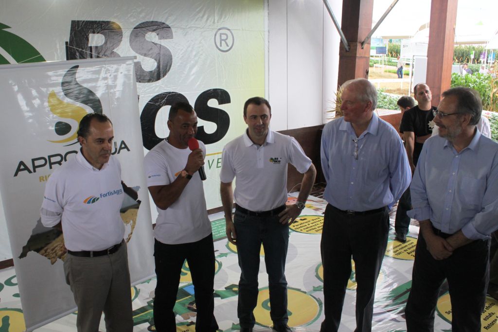 Cafu apoia o biodiesel na Expodireto