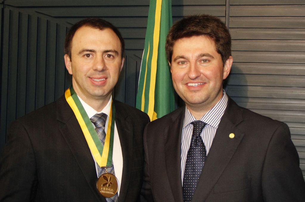 Diretor Presidente da BSBIOS recebe Medalha Júlio Redecker