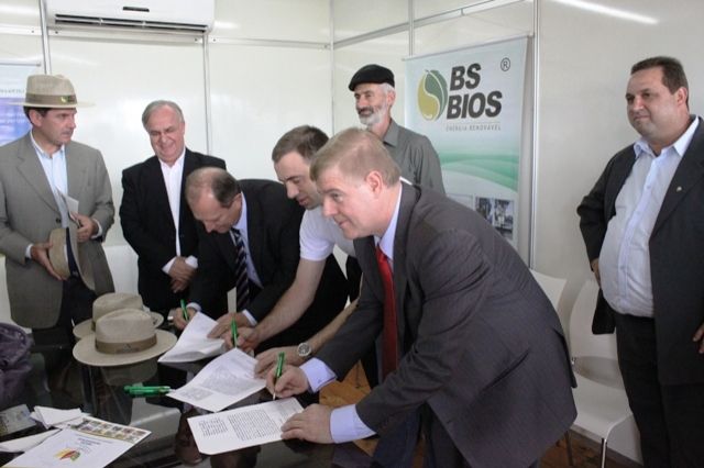BSBIOS and Emater sign a term of cooperation to improve canola for family agriculture