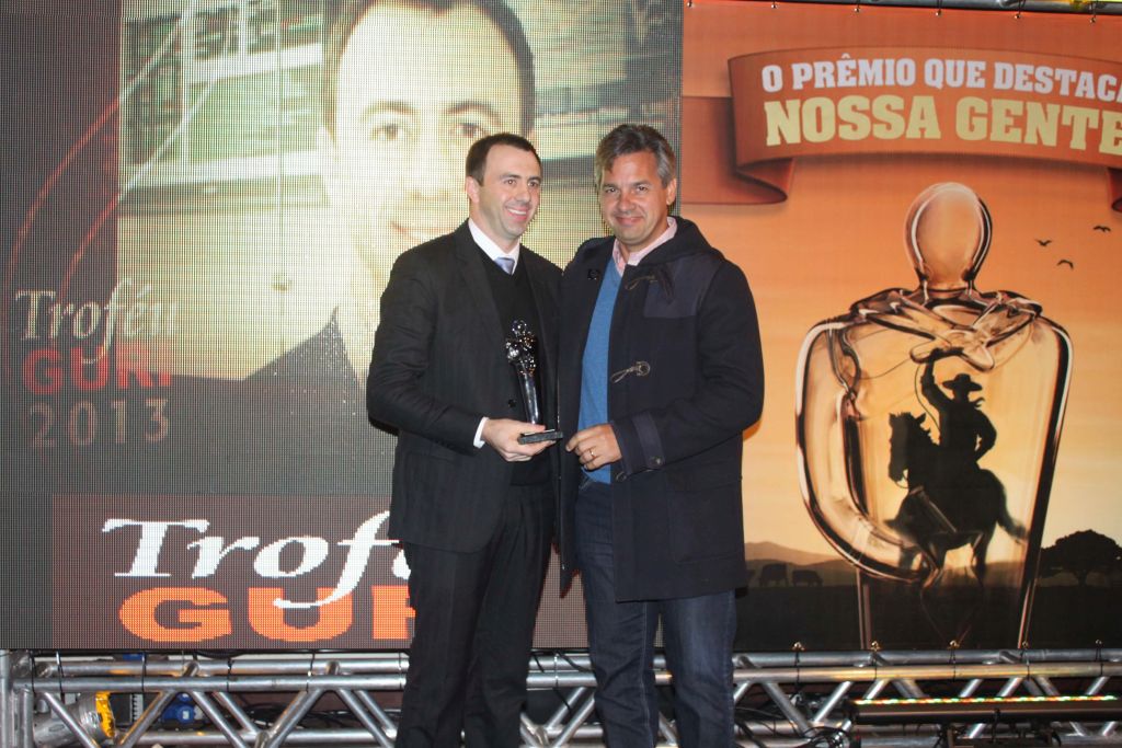 Diretor presidente da BSBIOS recebe o Troféu Guri